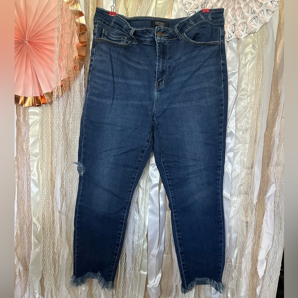 #16 Judy Blue 16w Skinny Fit - Shark Bite Cuff Like New SUPER CUTE